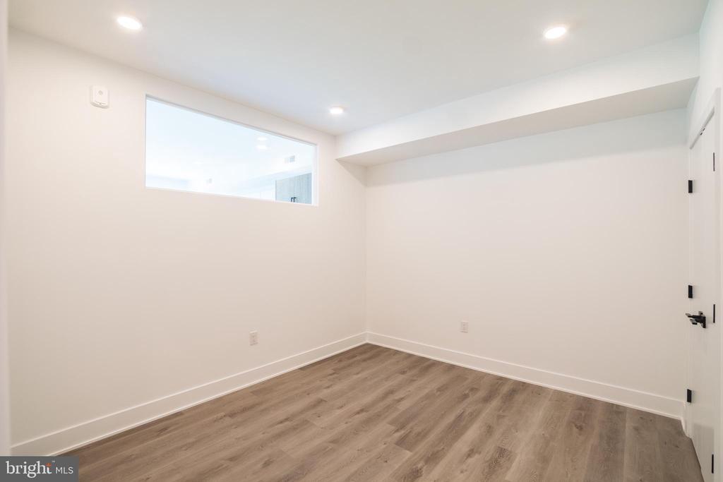 1420 POINT BREEZE AVE #UNIT 302
