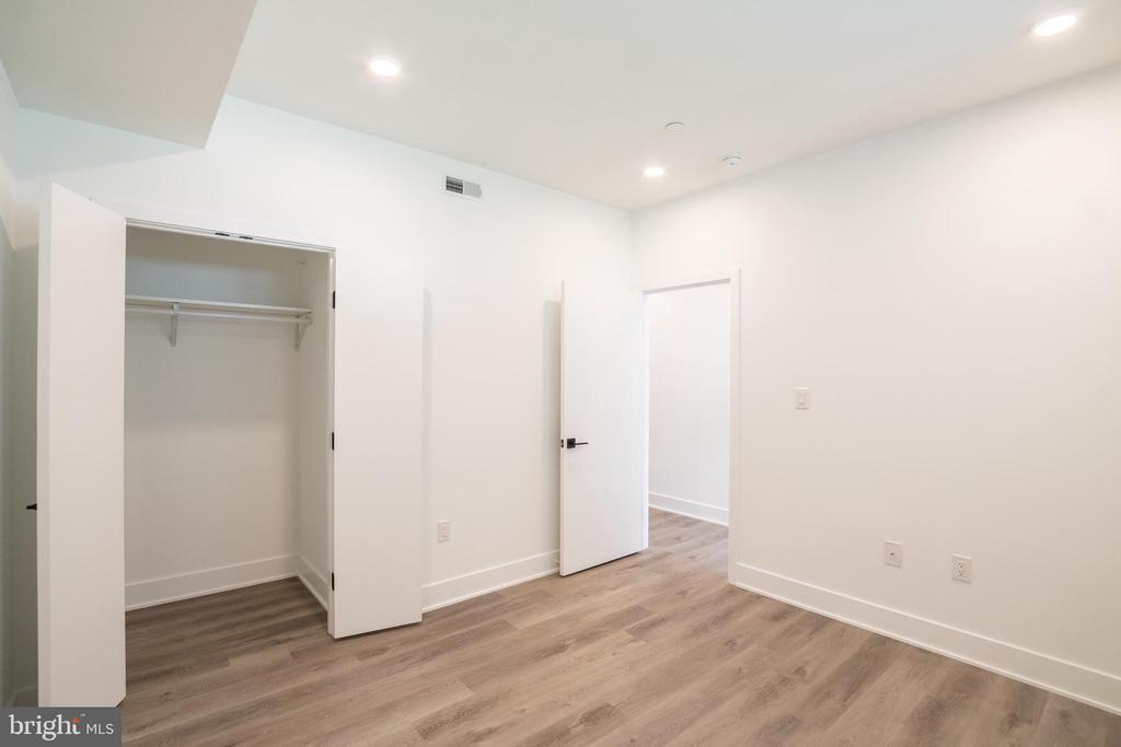 1420 POINT BREEZE AVE #UNIT 302