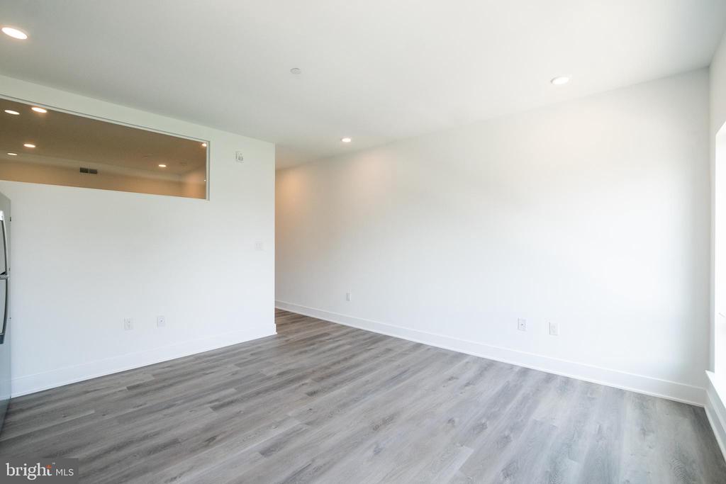 1420 POINT BREEZE AVE #UNIT 302