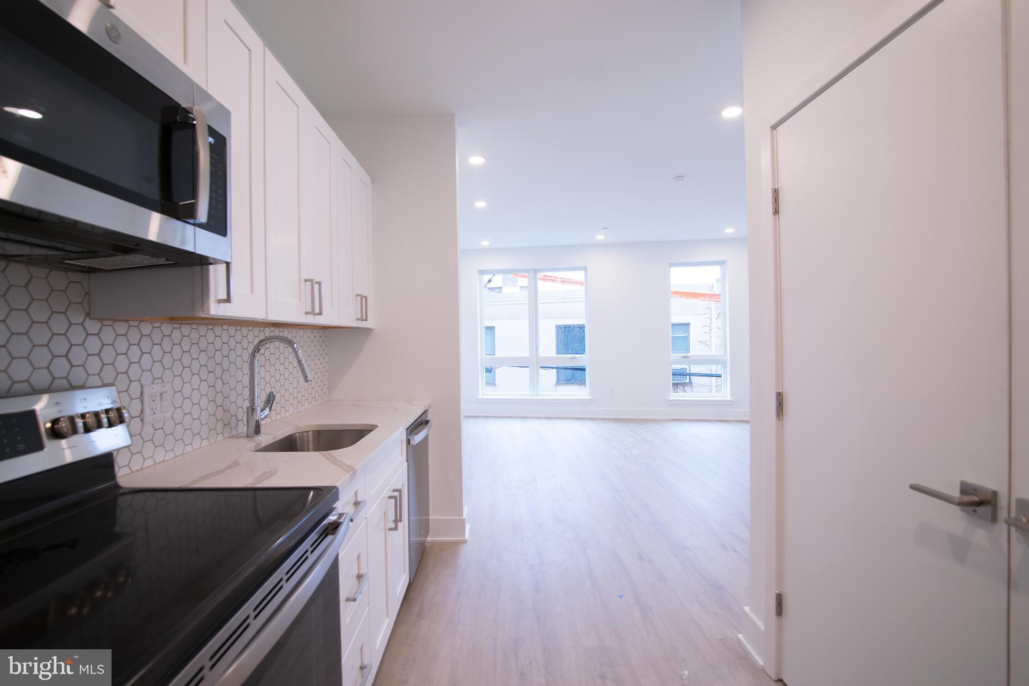 1325 N LEE ST #UNIT 201