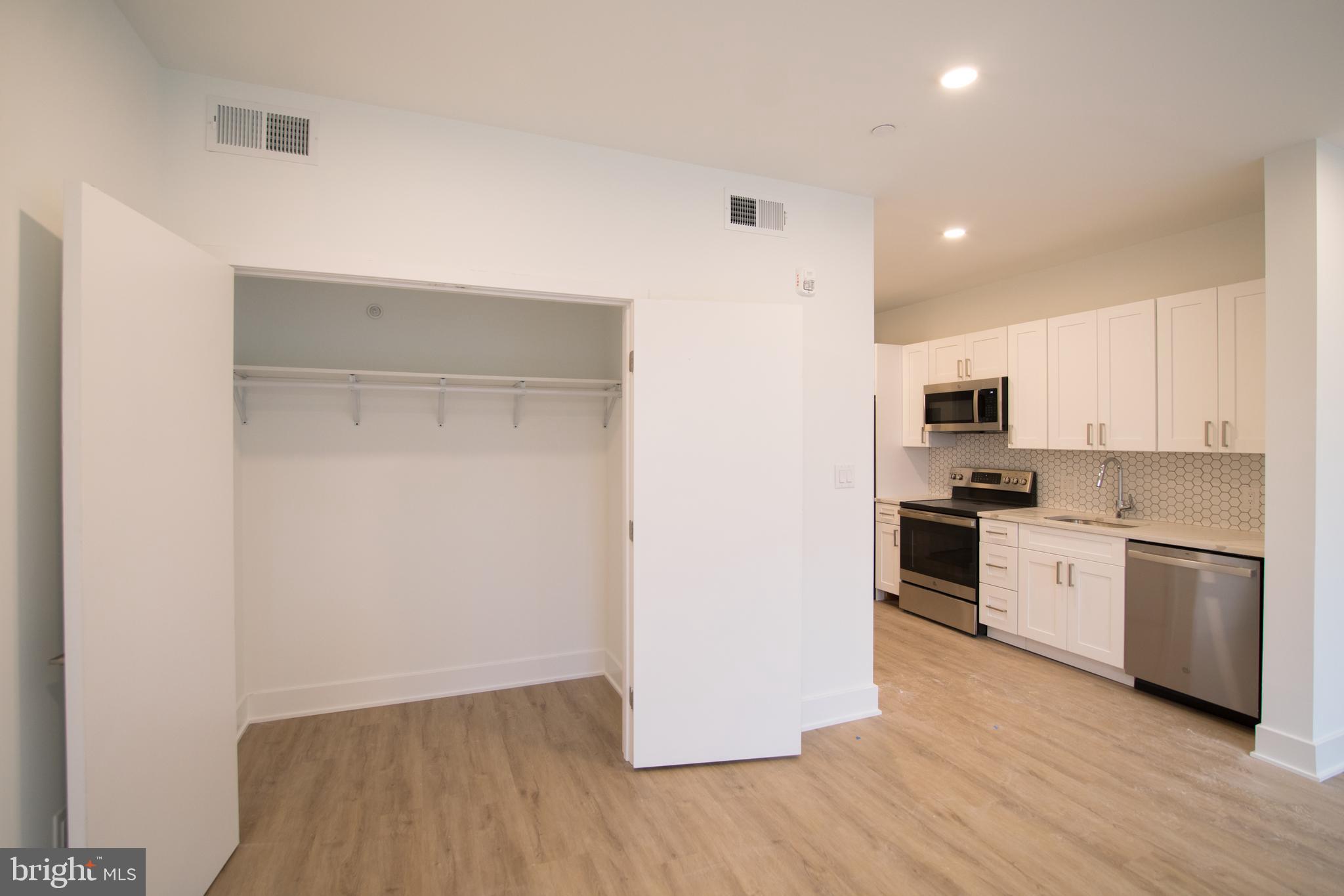 1325 N LEE ST #UNIT 201