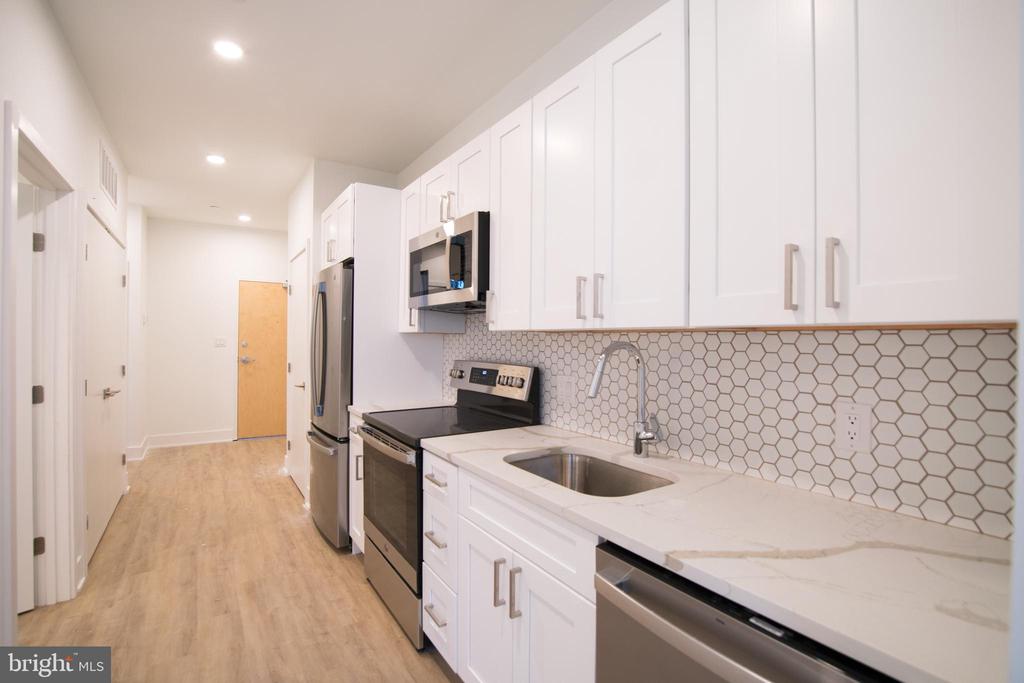 1325 N LEE ST #UNIT 206