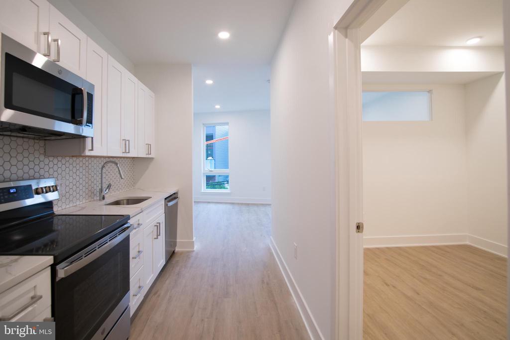 1325 N LEE ST #UNIT 206