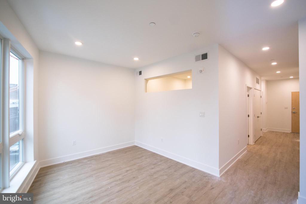 1325 N LEE ST #UNIT 206