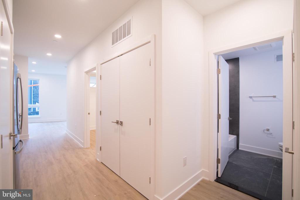 1325 N LEE ST #UNIT 206