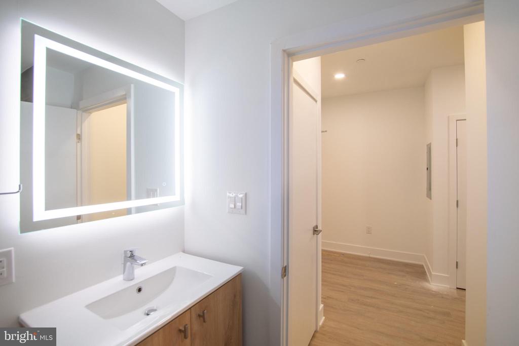 1325 N LEE ST #UNIT 206