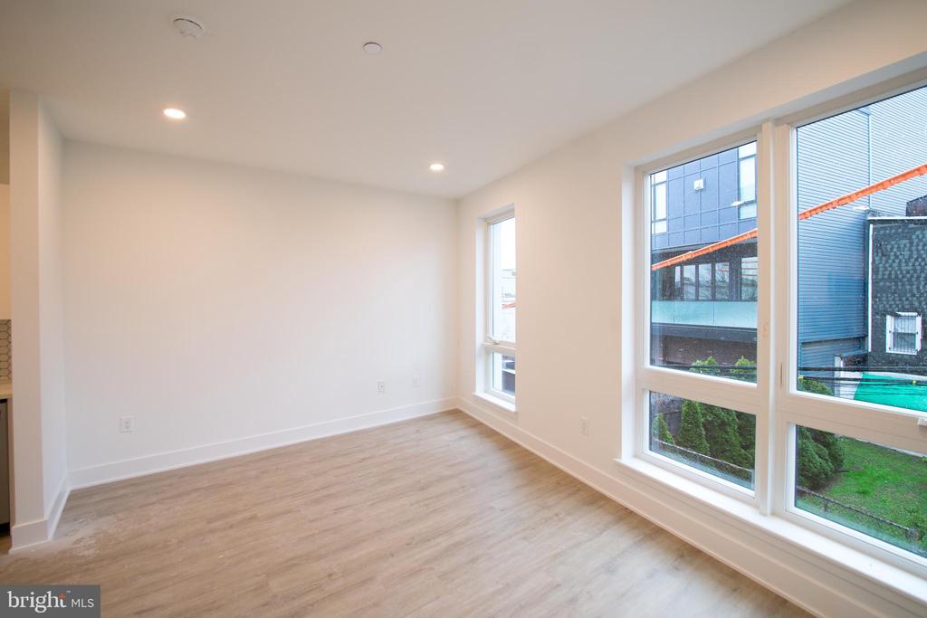 1325 N LEE ST #UNIT 206
