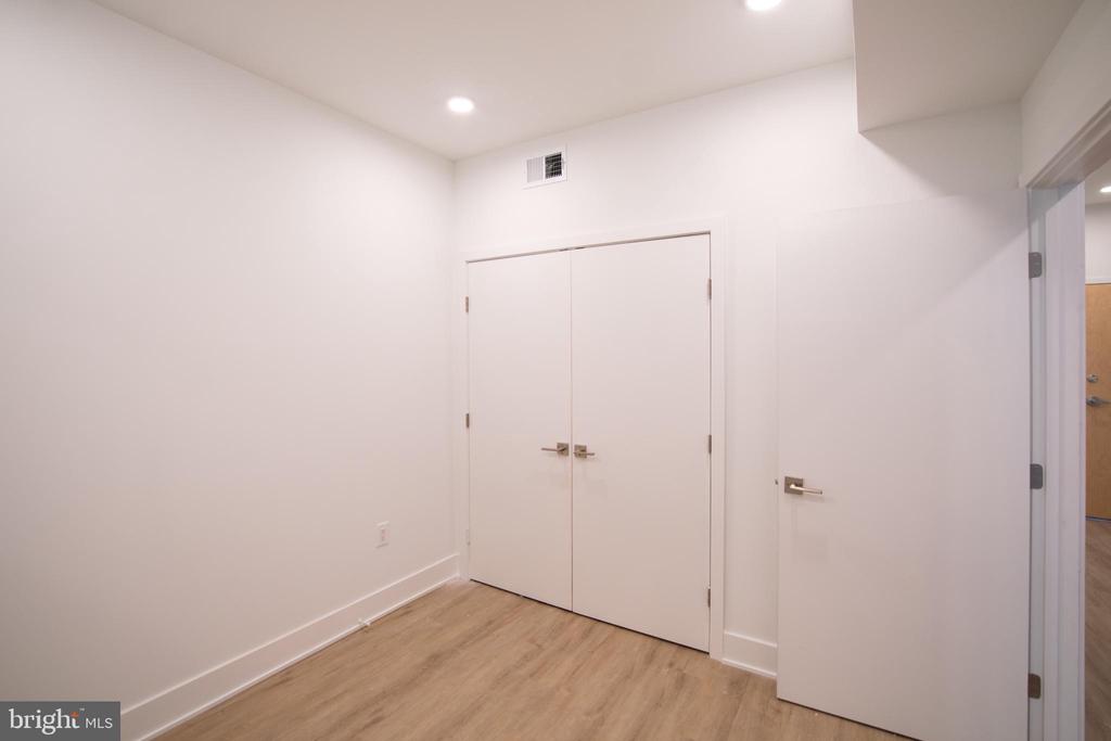 1325 N LEE ST #UNIT 206