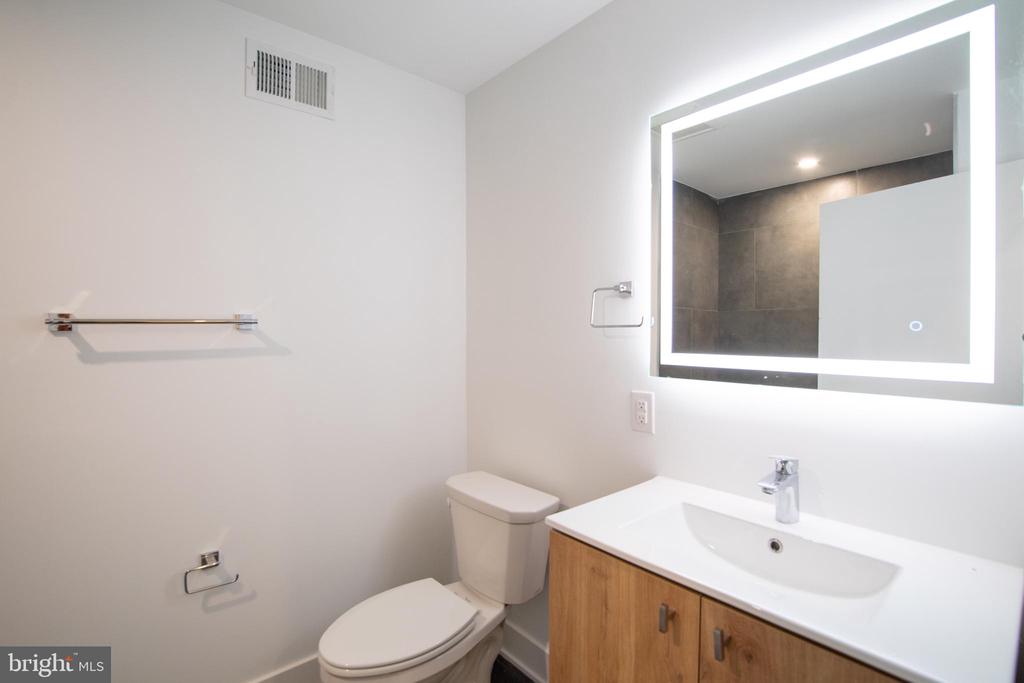 1325 N LEE ST #UNIT 206
