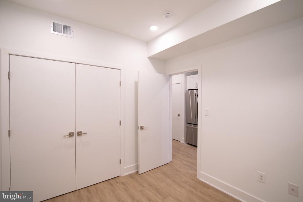 1325 N LEE ST #UNIT 206