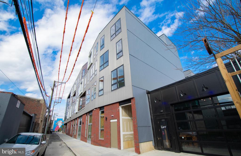 1325 N LEE ST #UNIT 206