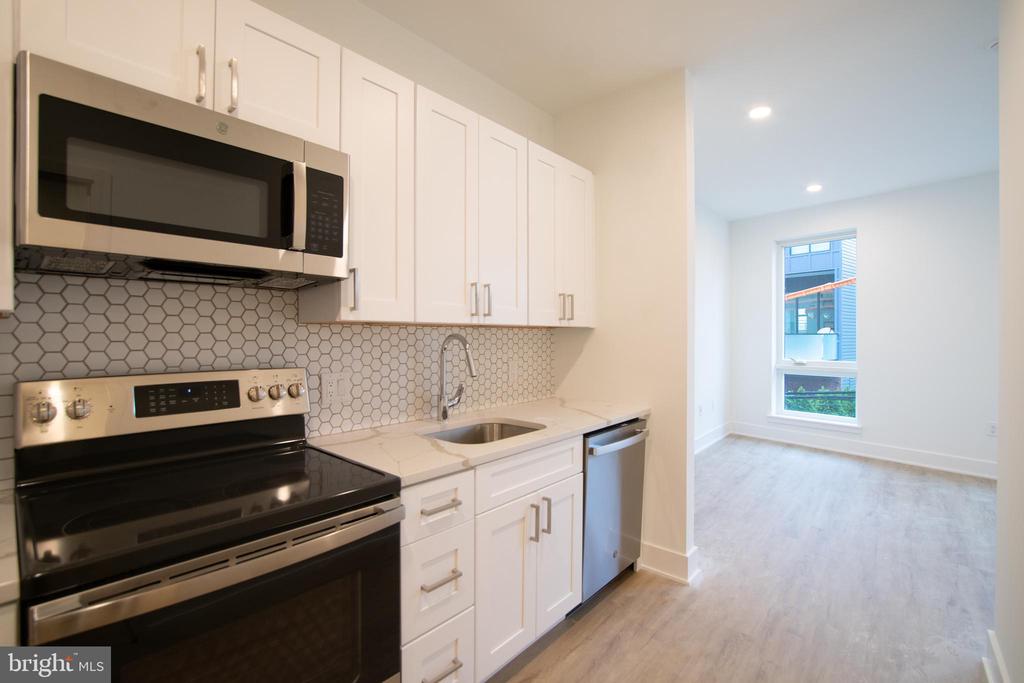 1325 N LEE ST #UNIT 206