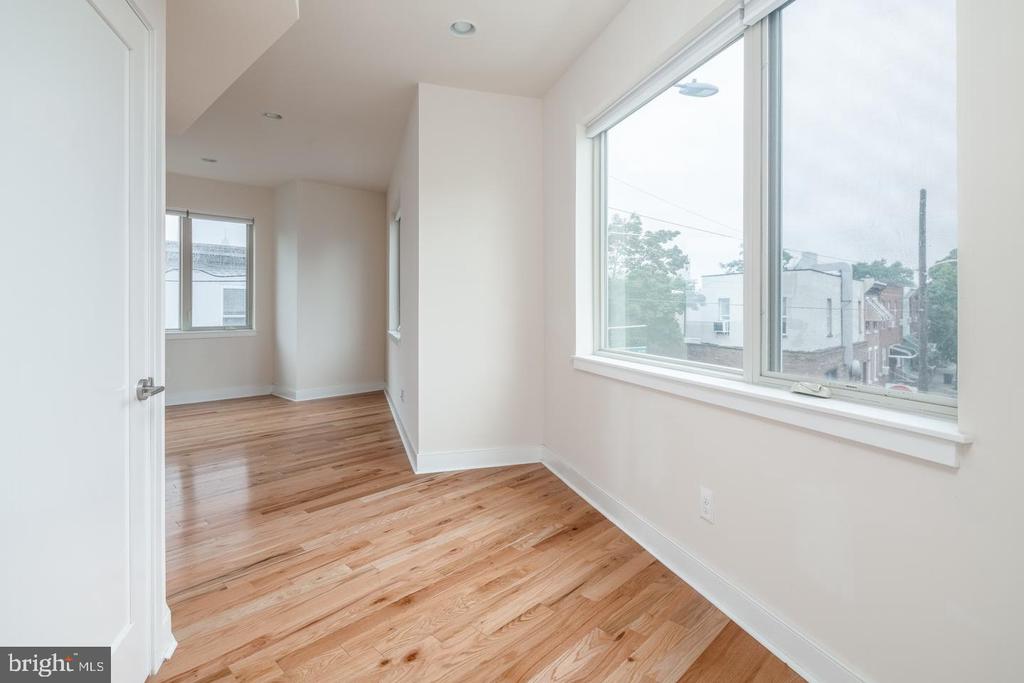 1242 POINT BREEZE AVE #UNIT 301