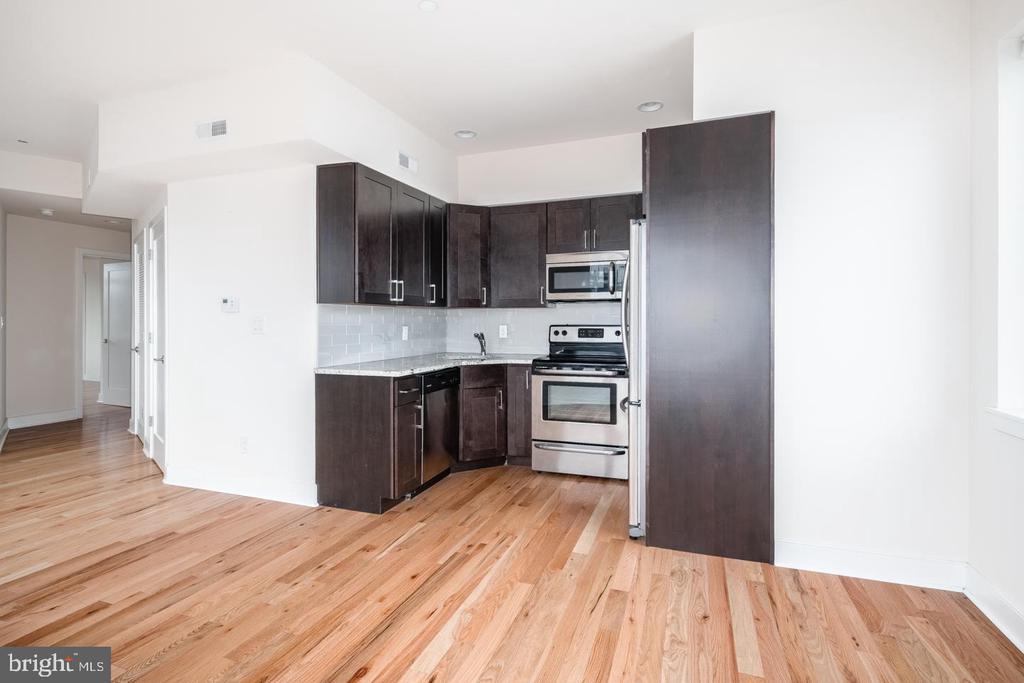 1242 POINT BREEZE AVE #UNIT 301