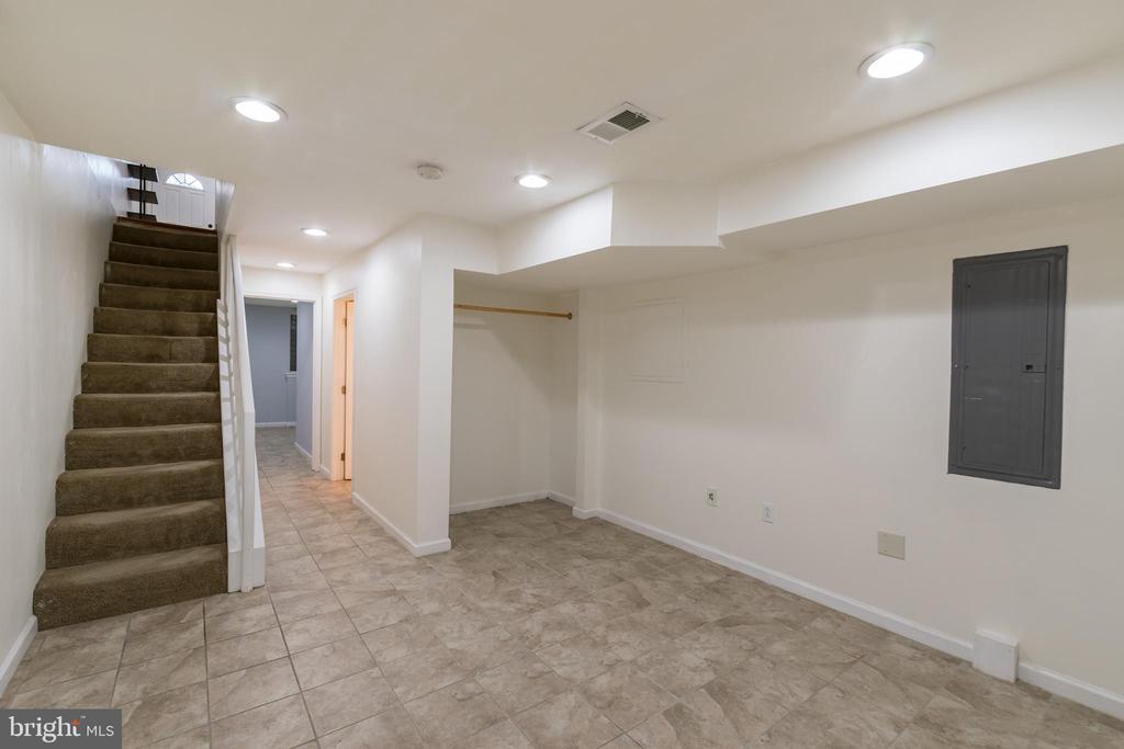 1215 S 24TH ST
