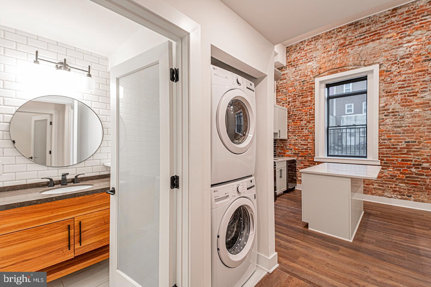 1211 BAINBRIDGE ST #UNIT 2D