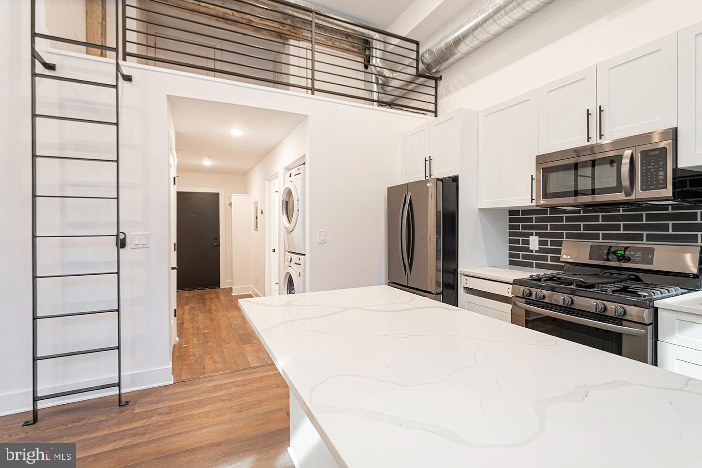 1211 BAINBRIDGE ST #UNIT 2D