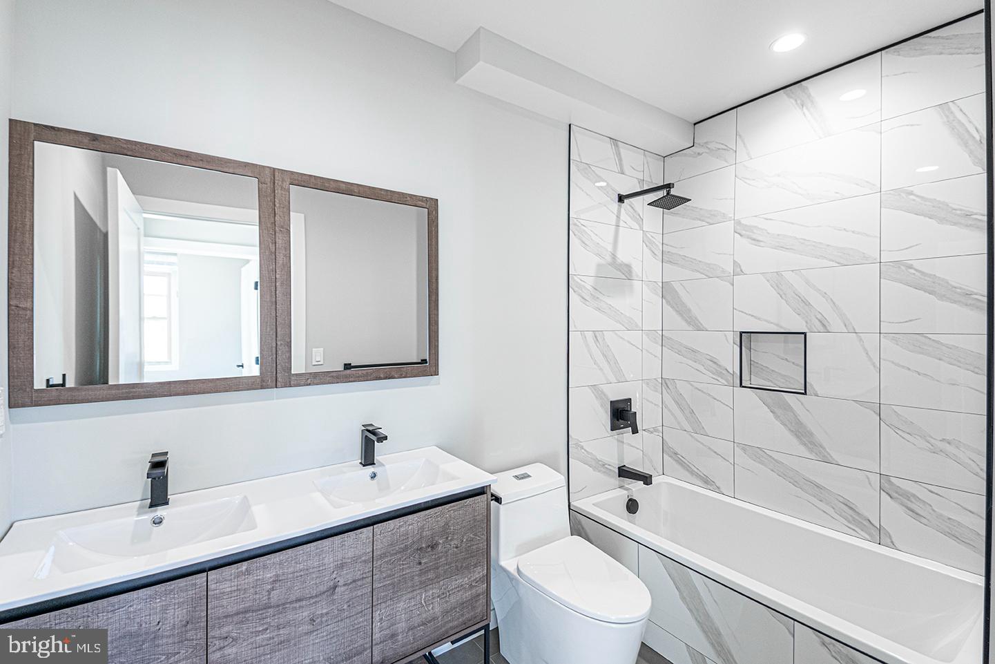 526 BROWN ST #UNIT 404