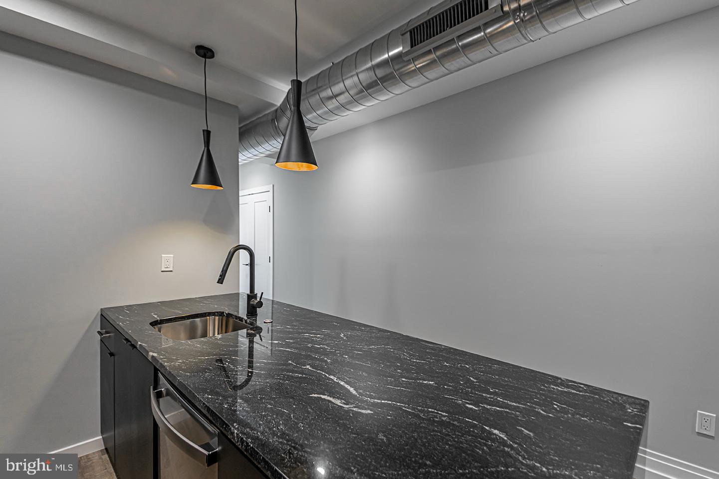 526 BROWN ST #UNIT 404