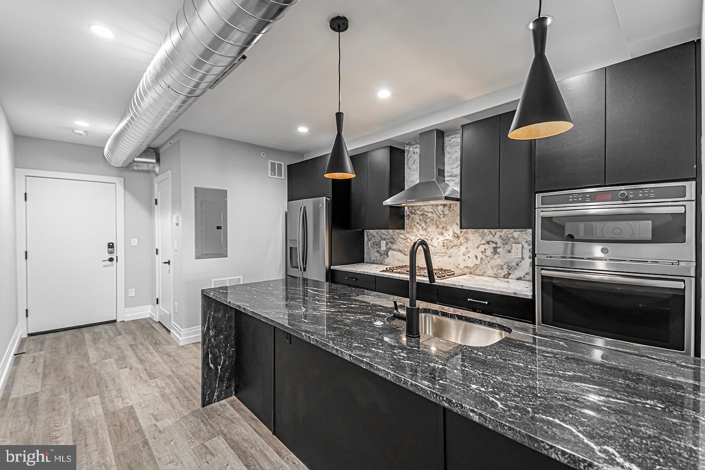 526 BROWN ST #UNIT 404