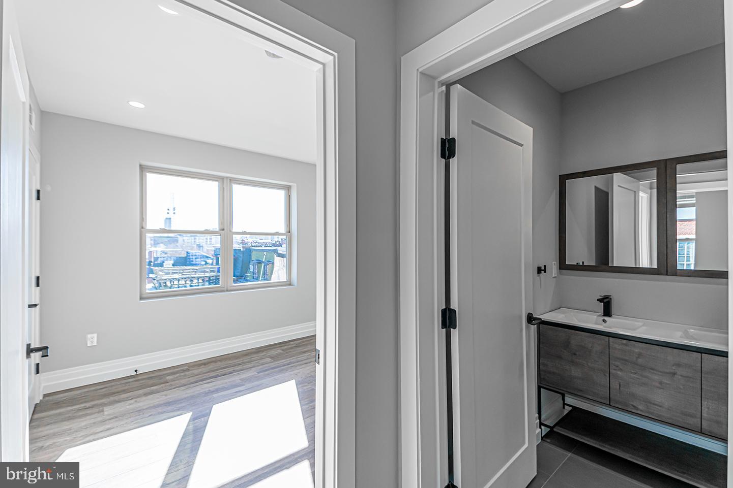 526 BROWN ST #UNIT 404