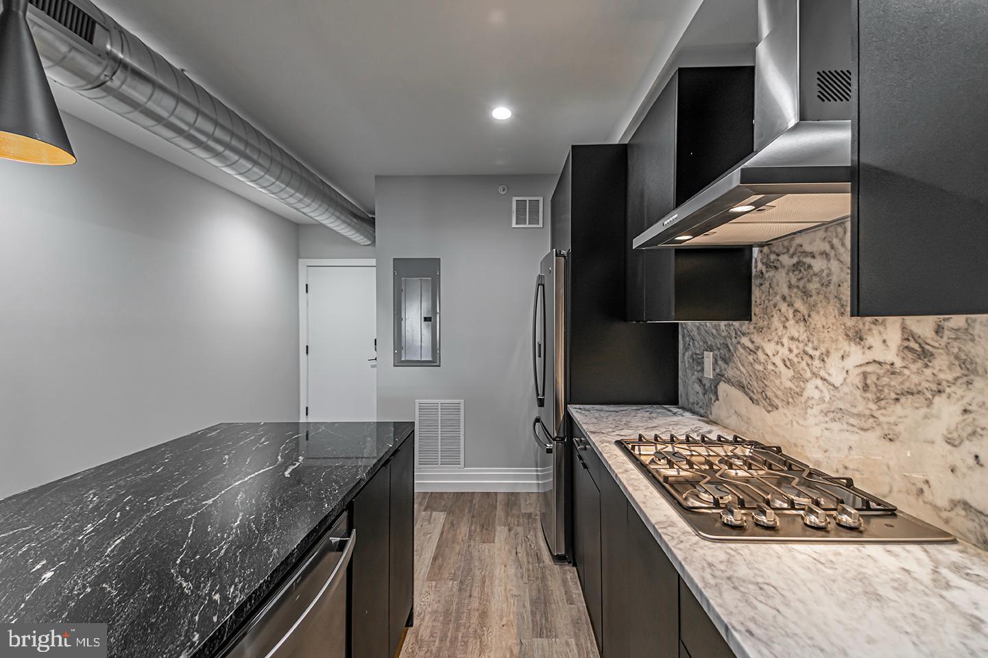 526 BROWN ST #UNIT 404