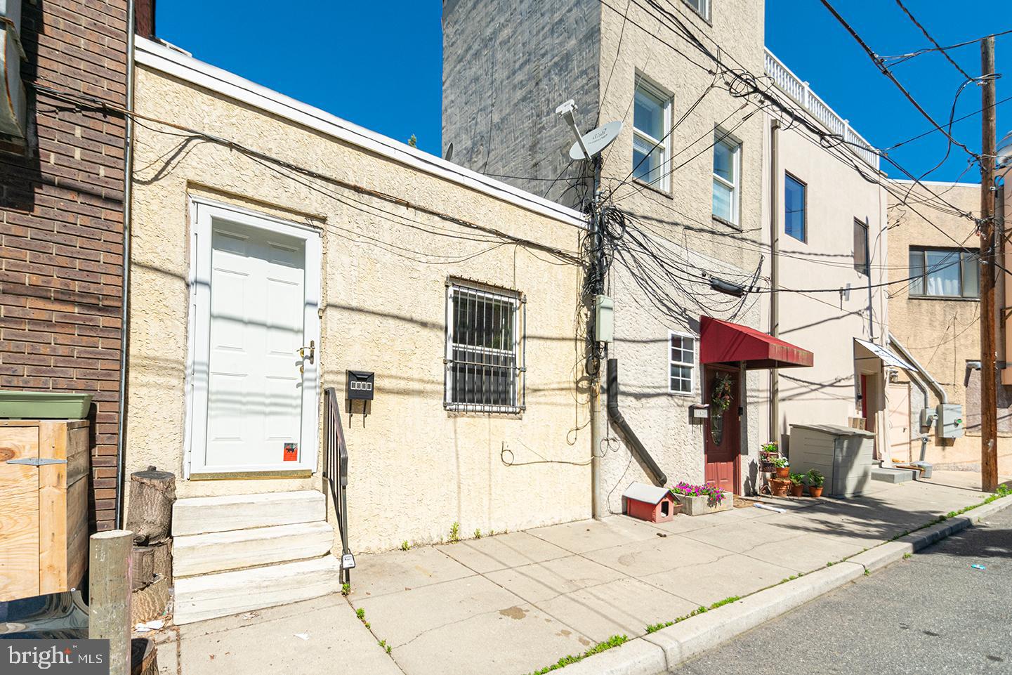 1635 E PASSYUNK AVE #REAR UNIT