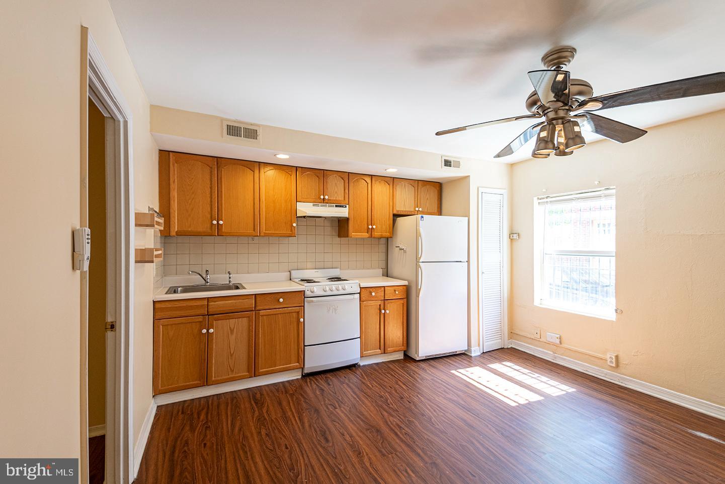 1635 E PASSYUNK AVE #REAR UNIT