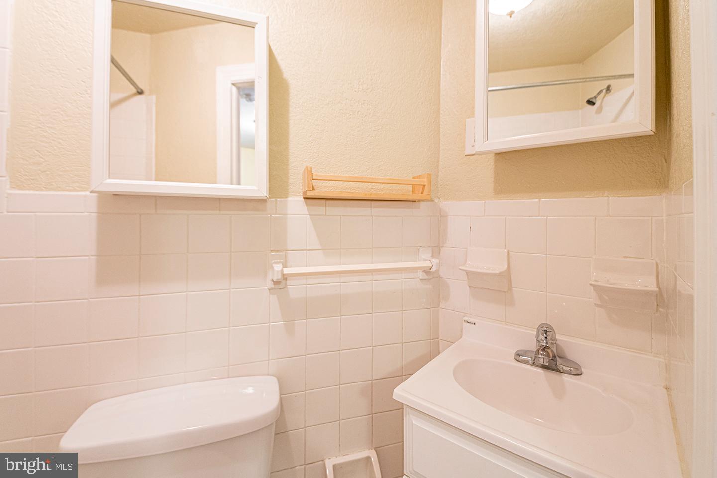 1635 E PASSYUNK AVE #REAR UNIT