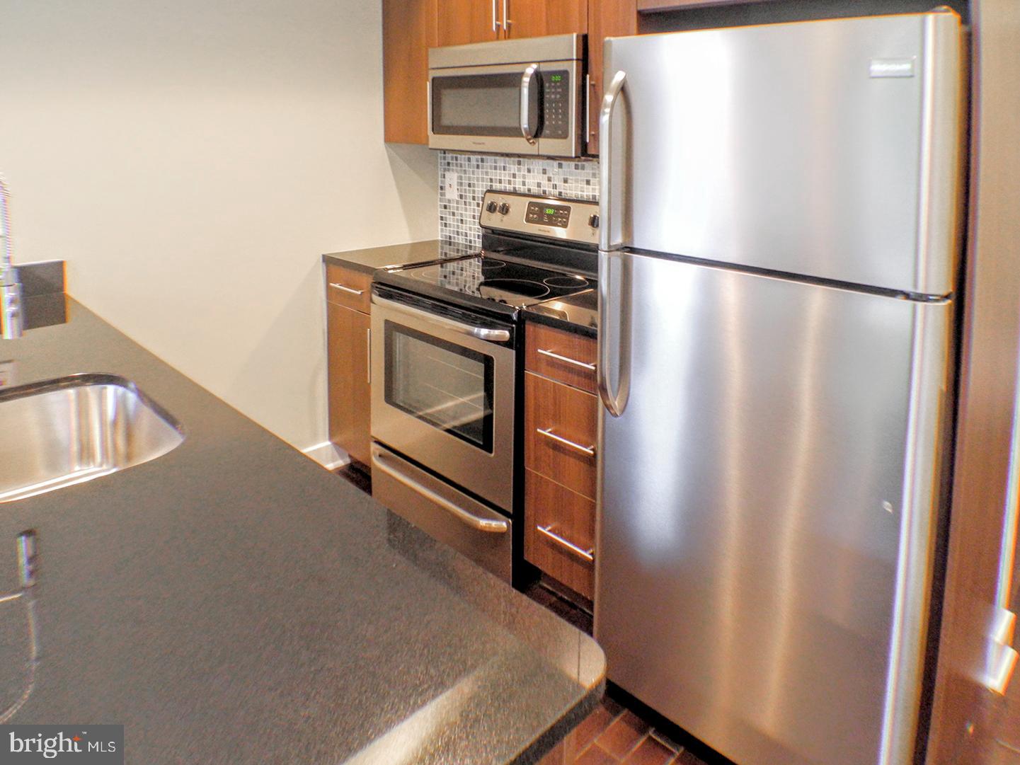 2012 W GIRARD AVE #UNIT 14B