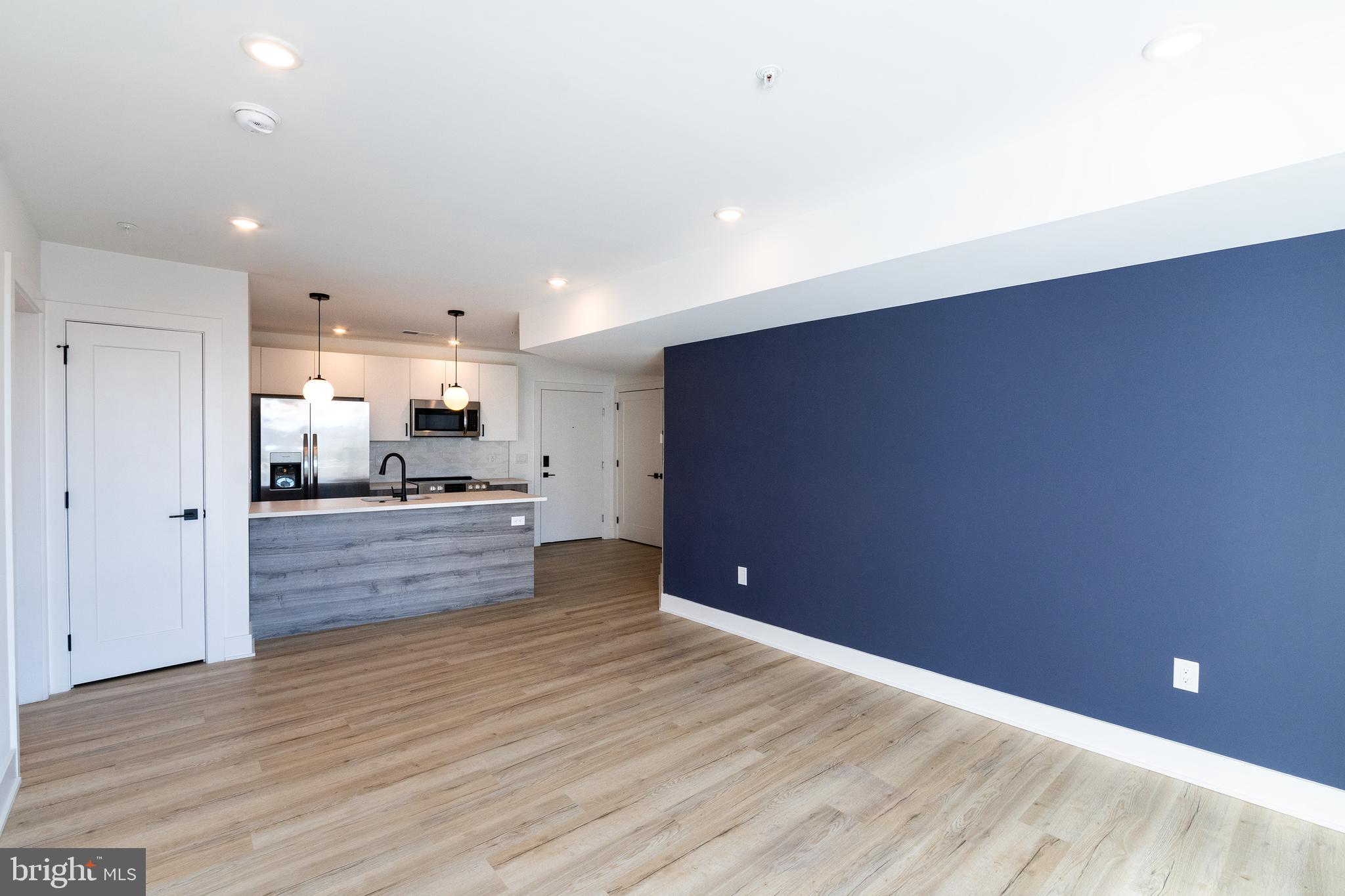 629 W GIRARD AVE #UNIT 401
