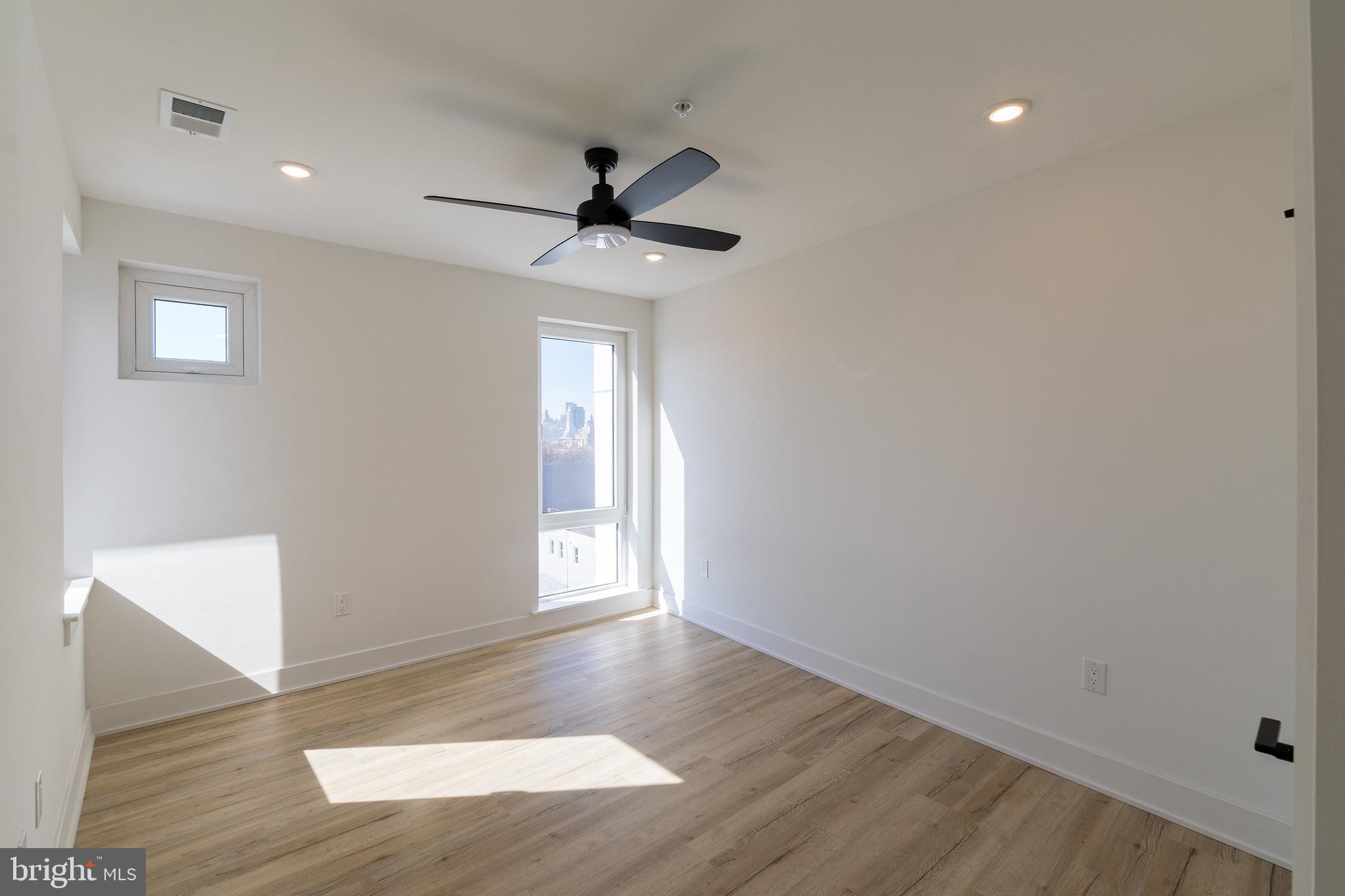 629 W GIRARD AVE #UNIT 401