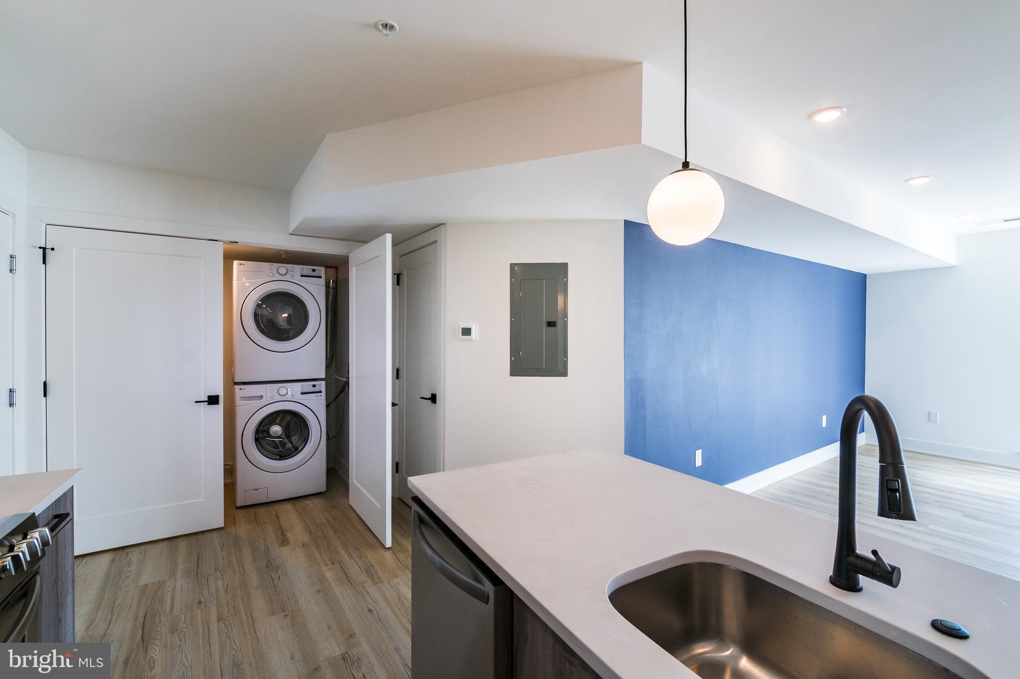 629 W GIRARD AVE #UNIT 401