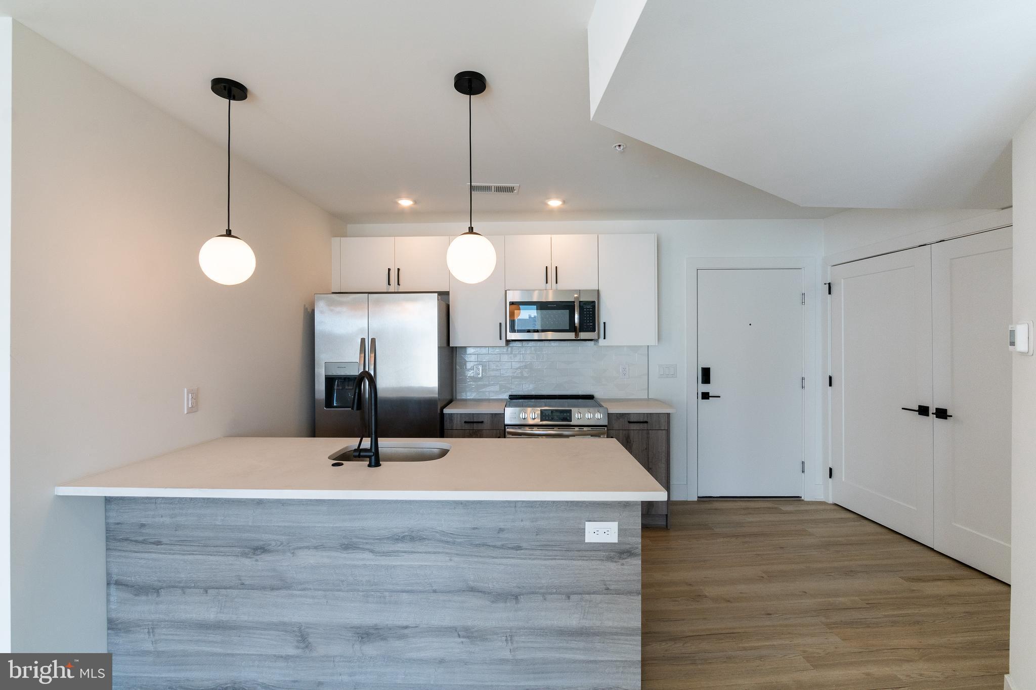 629 W GIRARD AVE #UNIT 401