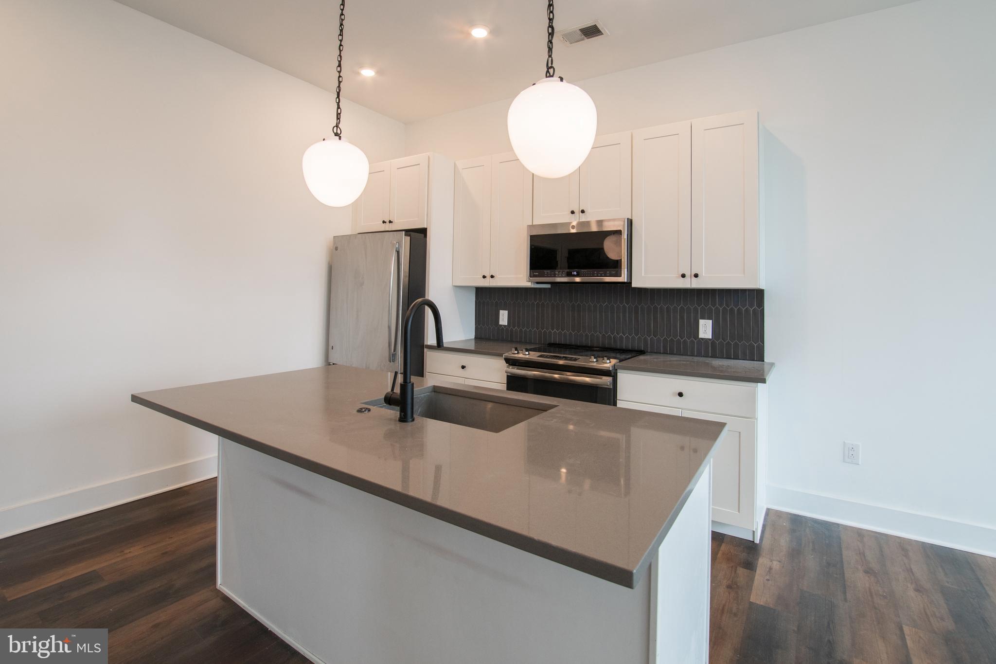 2940 W THOMPSON ST #UNIT 303
