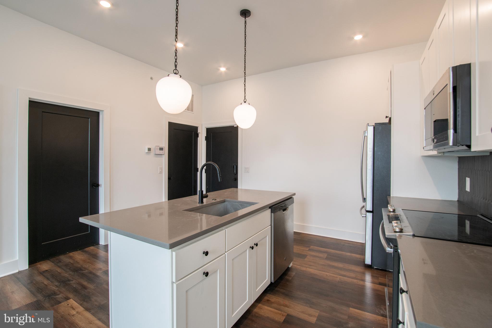2940 W THOMPSON ST #UNIT 303