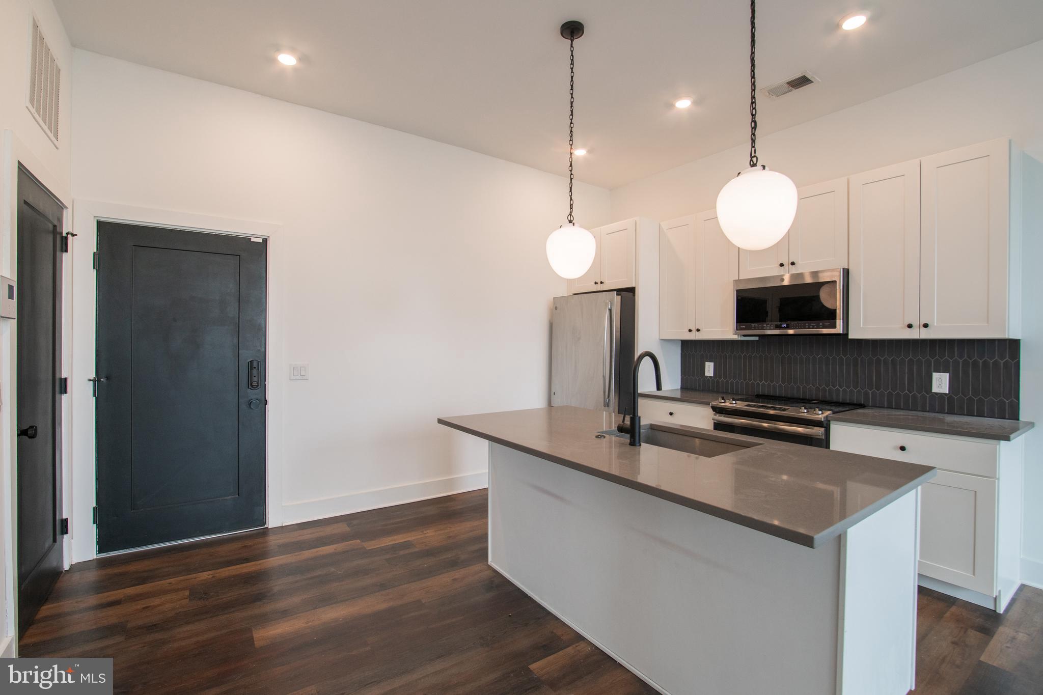2940 W THOMPSON ST #UNIT 303
