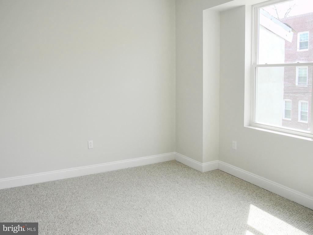 321 N PRESTON ST #UNIT 2