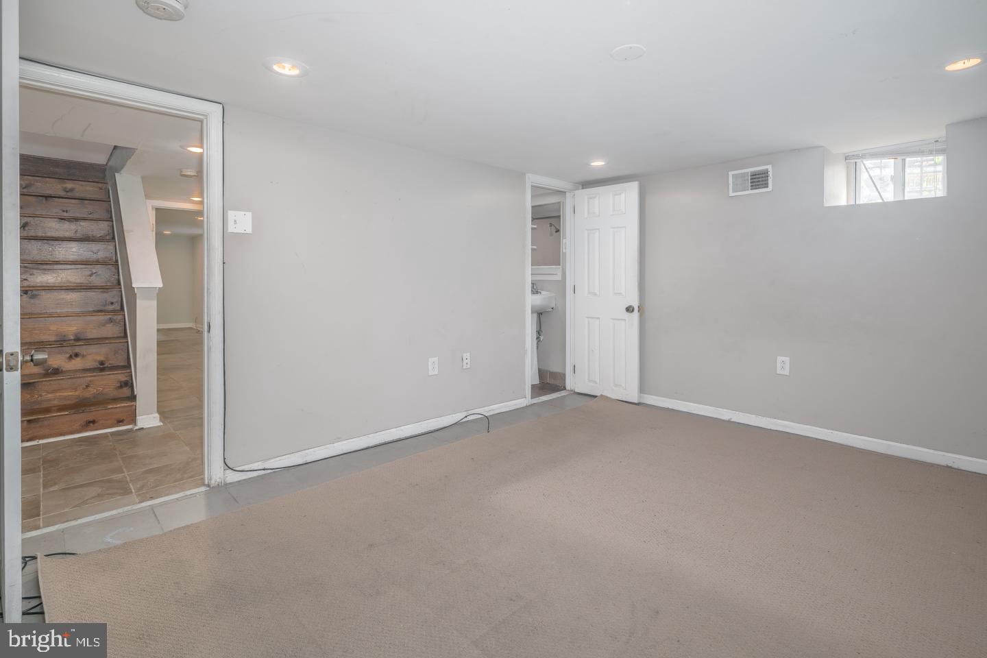 4005 POWELTON AVE #FIRST FLOOR