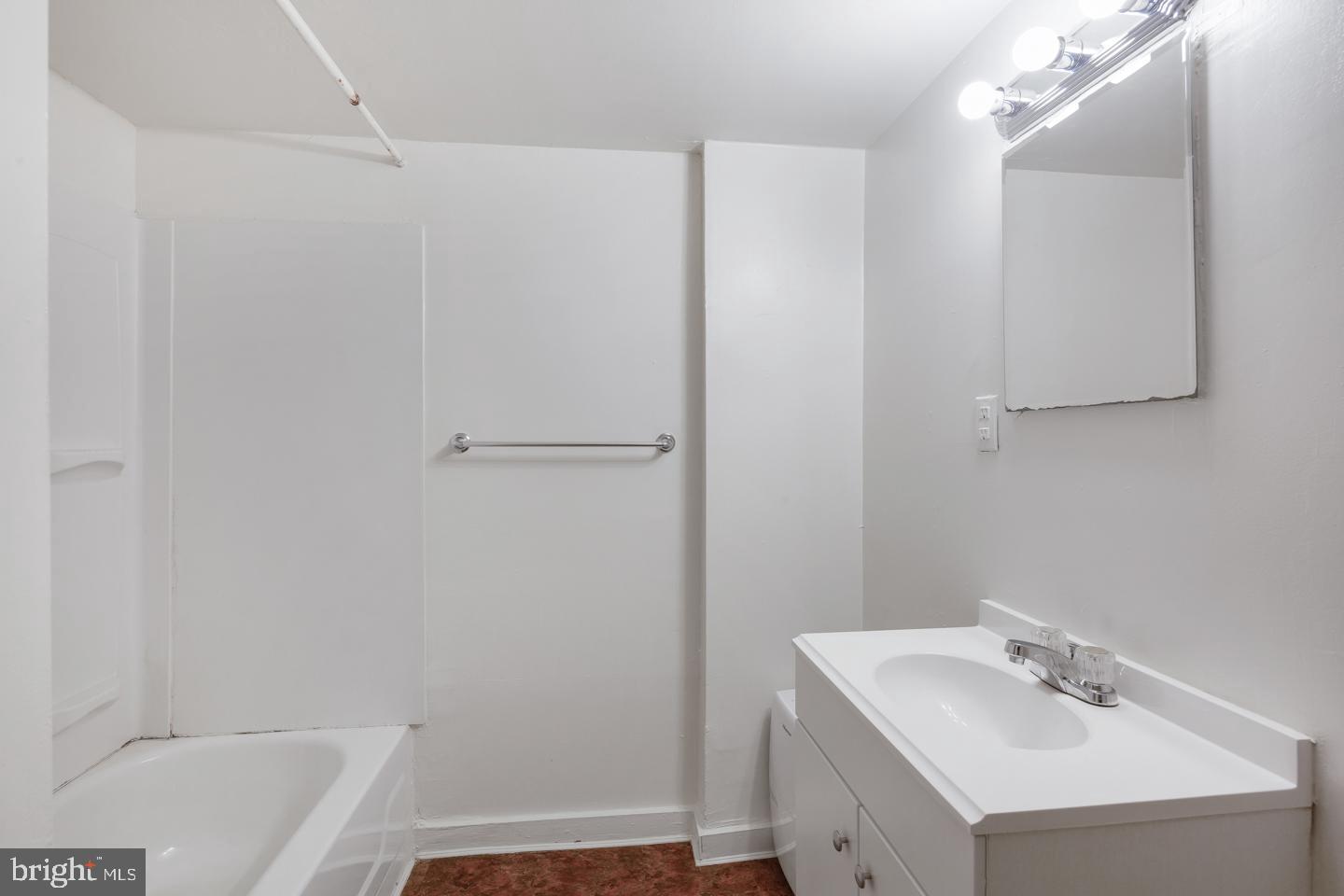 3512 LANCASTER AVE #1E