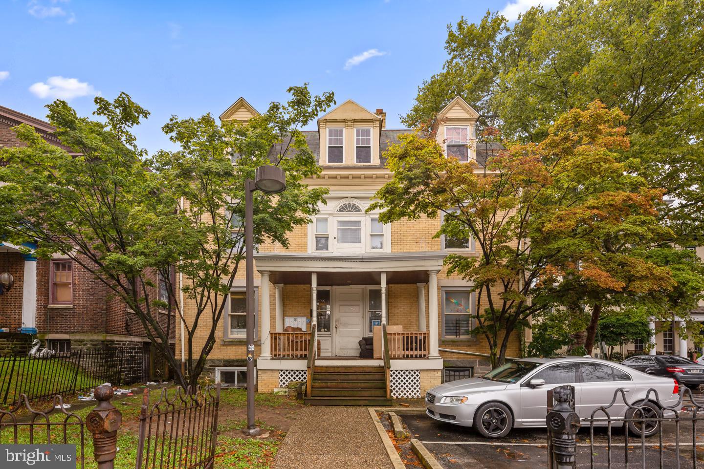 3512 LANCASTER AVE #1E