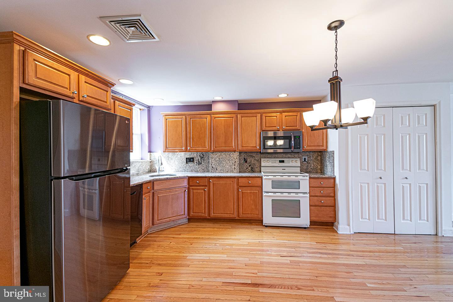 1635 E PASSYUNK AVE #2ND FLR