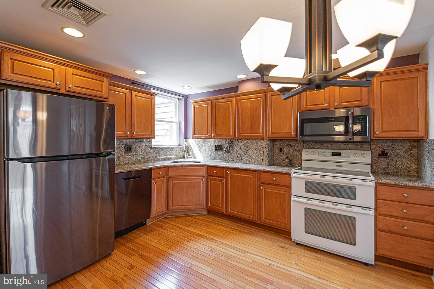 1635 E PASSYUNK AVE #2ND FLR
