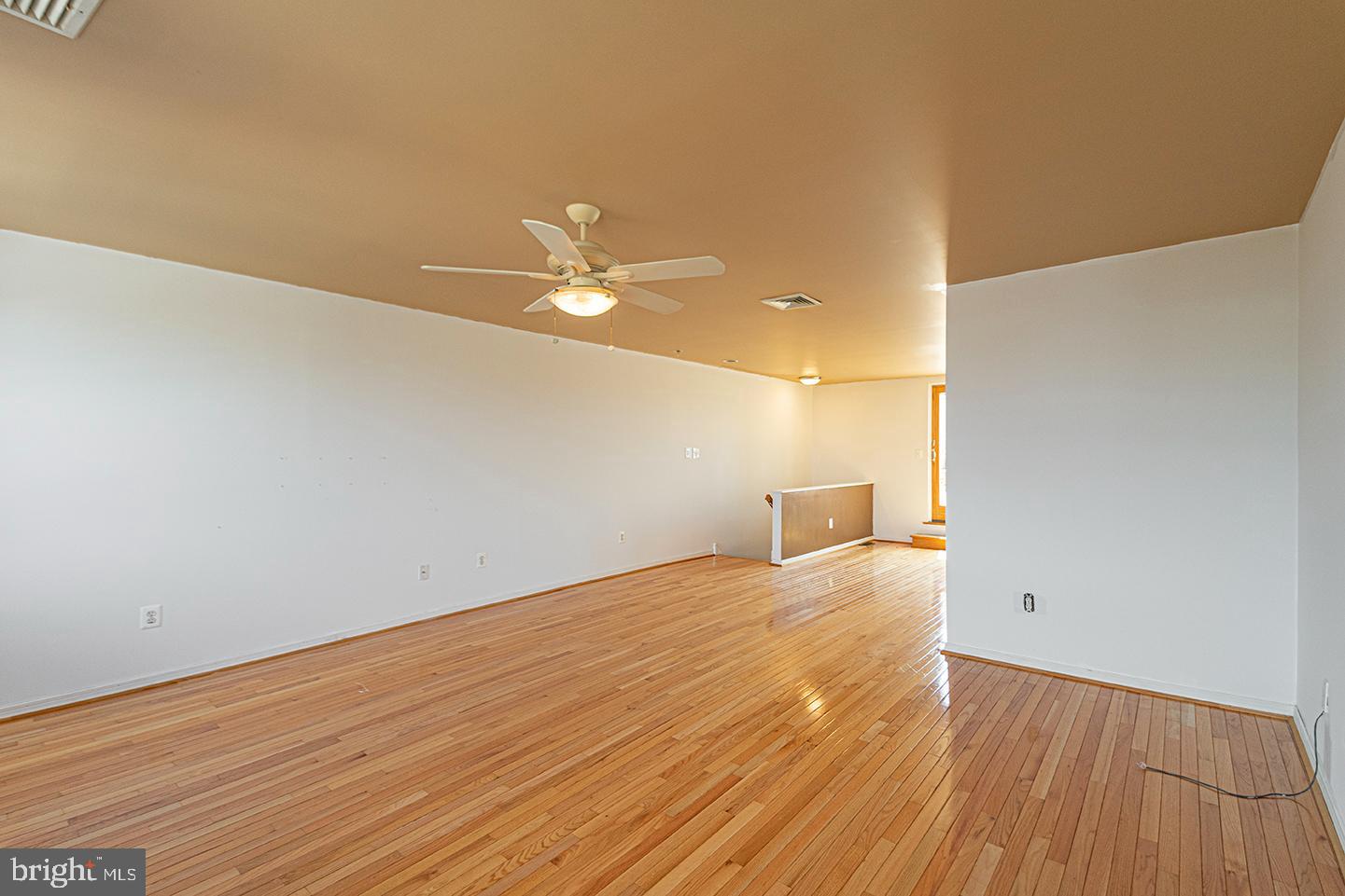 1635 E PASSYUNK AVE #2ND FLR