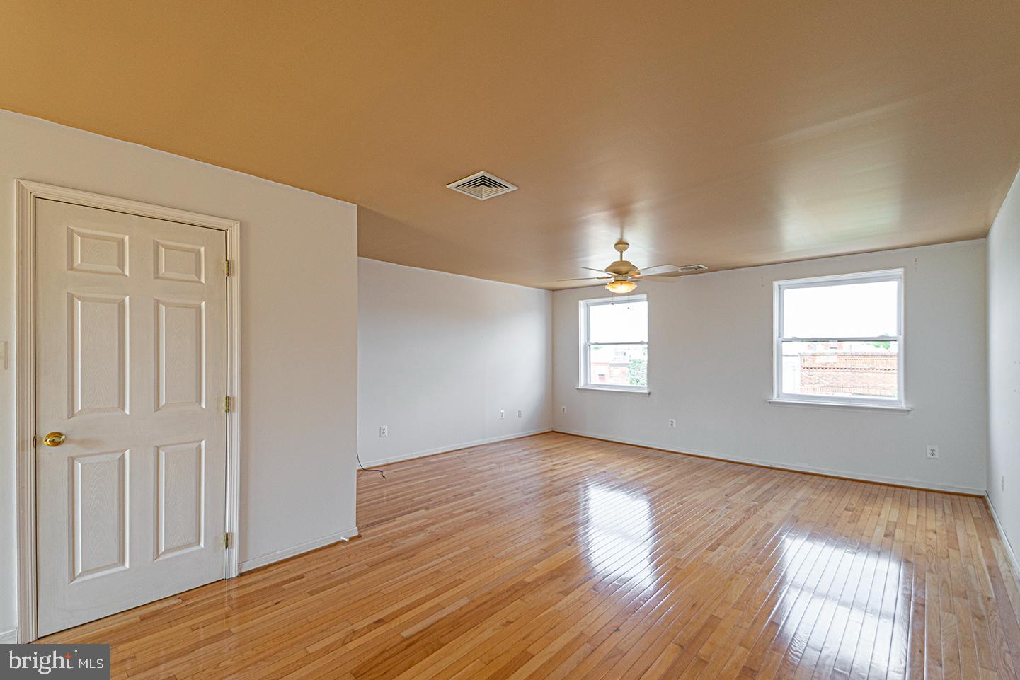 1635 E PASSYUNK AVE #2ND FLR