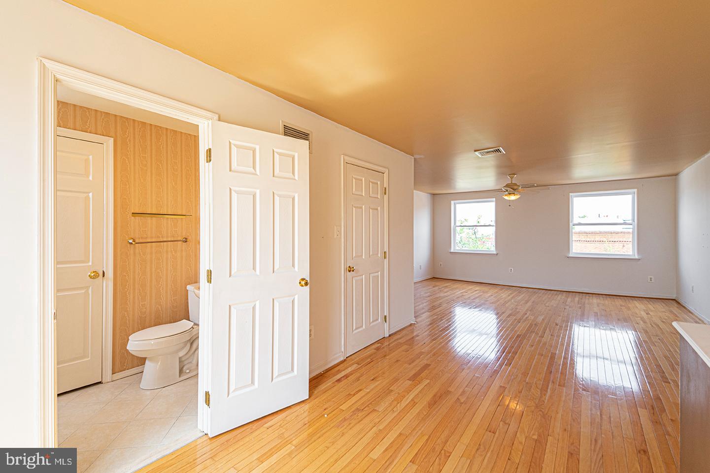 1635 E PASSYUNK AVE #2ND FLR
