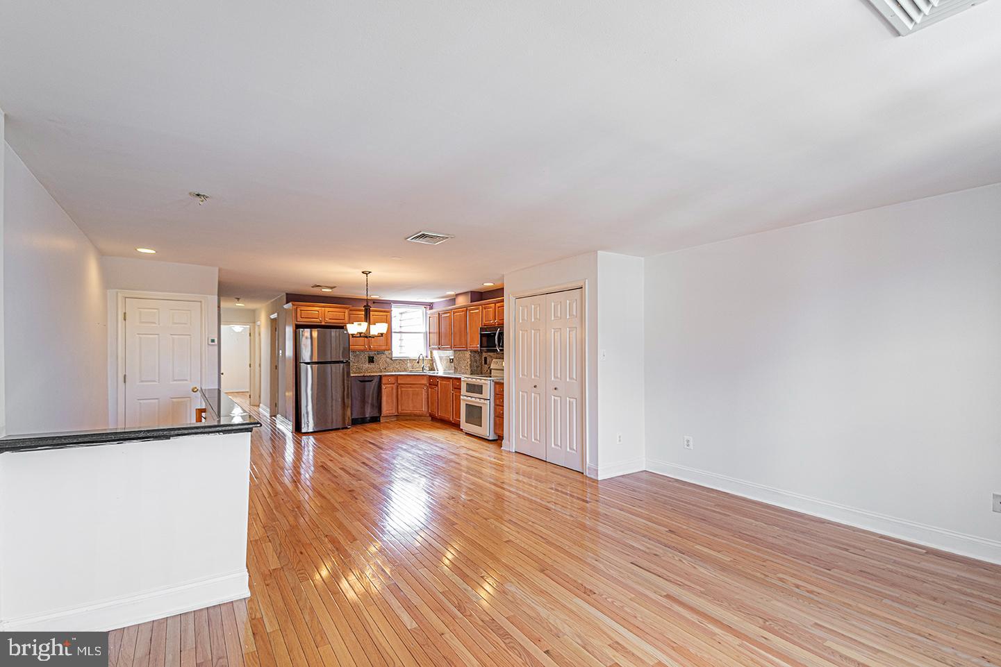 1635 E PASSYUNK AVE #2ND FLR