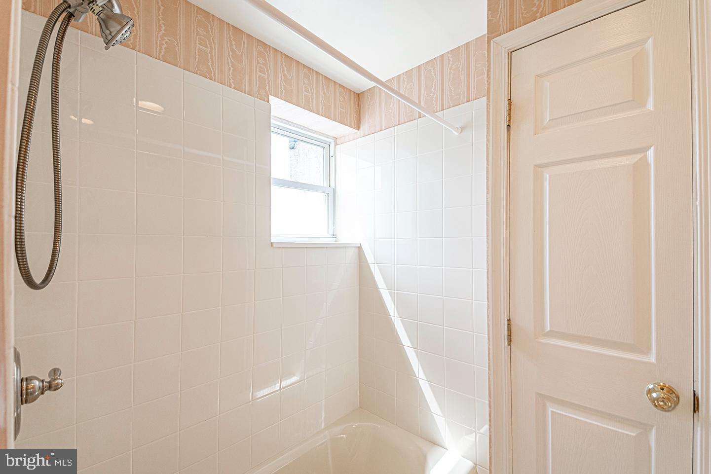 1635 E PASSYUNK AVE #2ND FLR