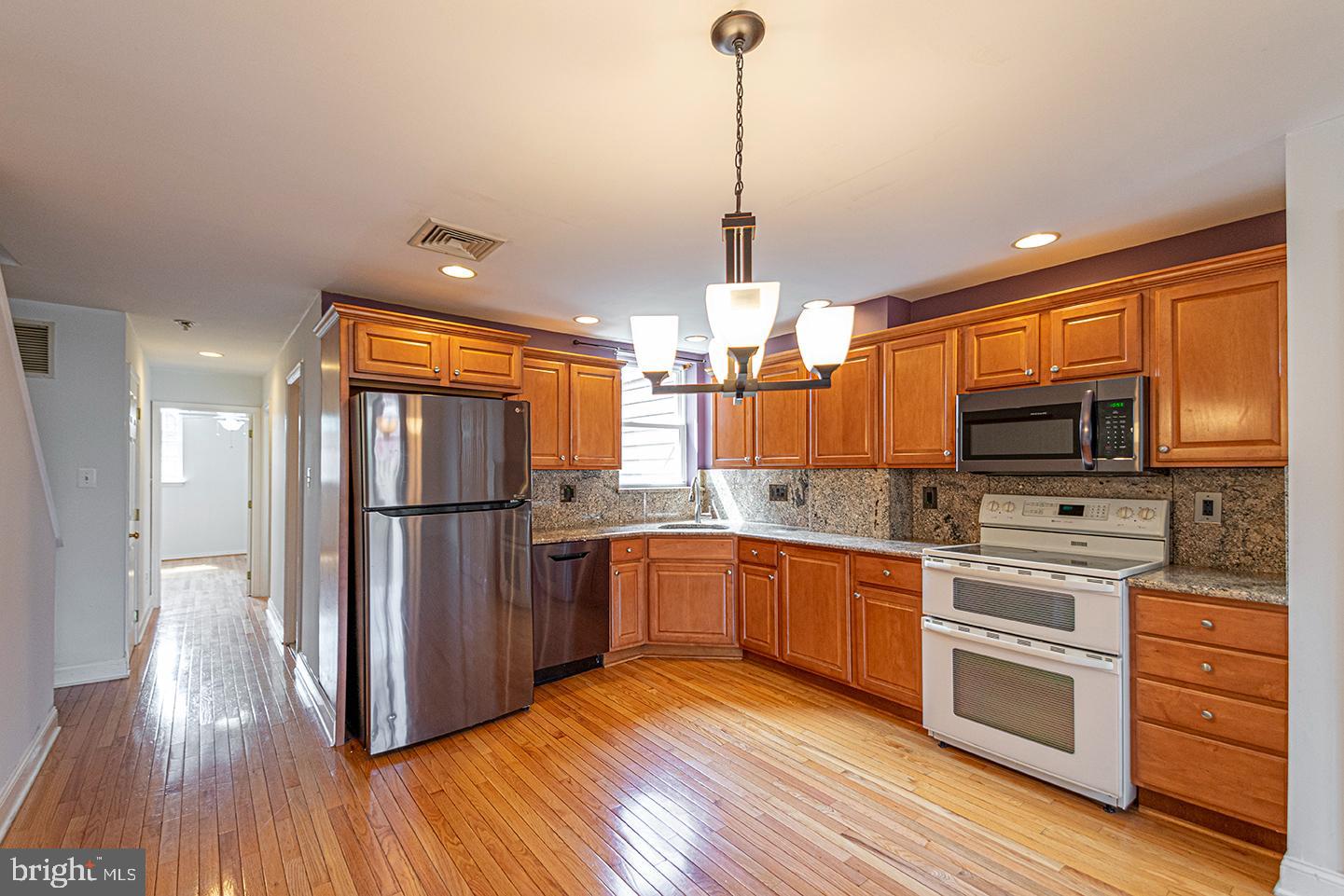 1635 E PASSYUNK AVE #2ND FLR