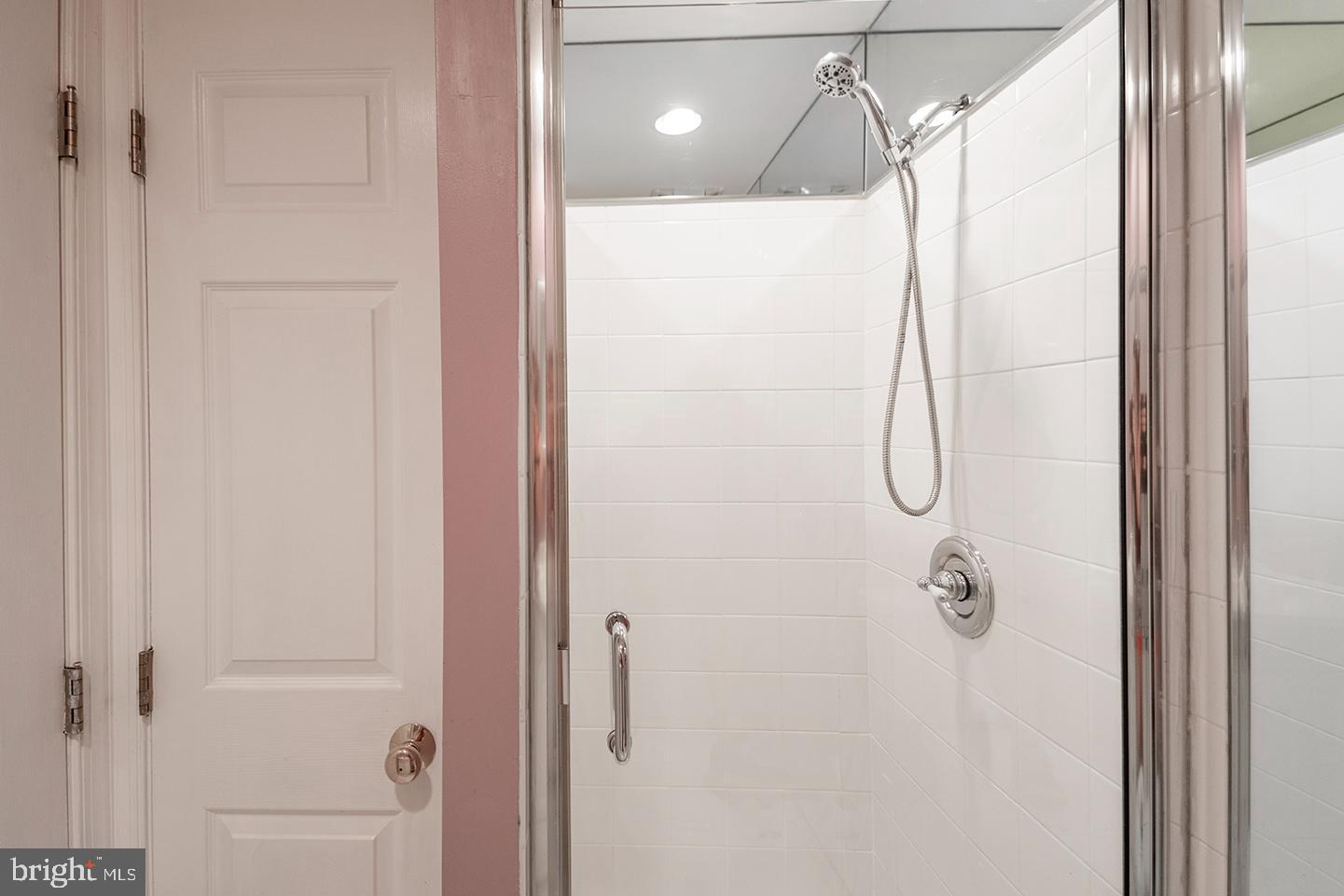1635 E PASSYUNK AVE #2ND FLR